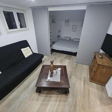 Apartment アパート Naintré